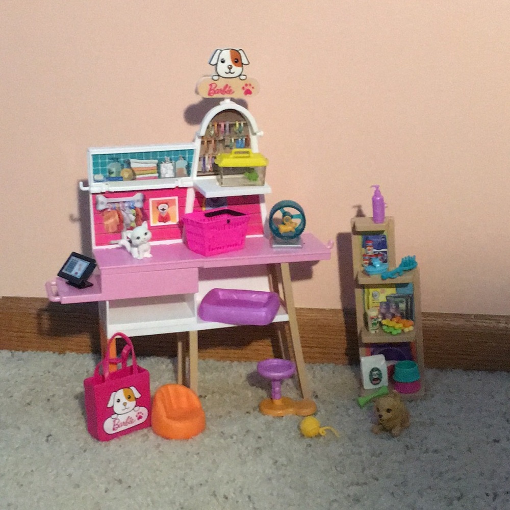 Barbie pet store